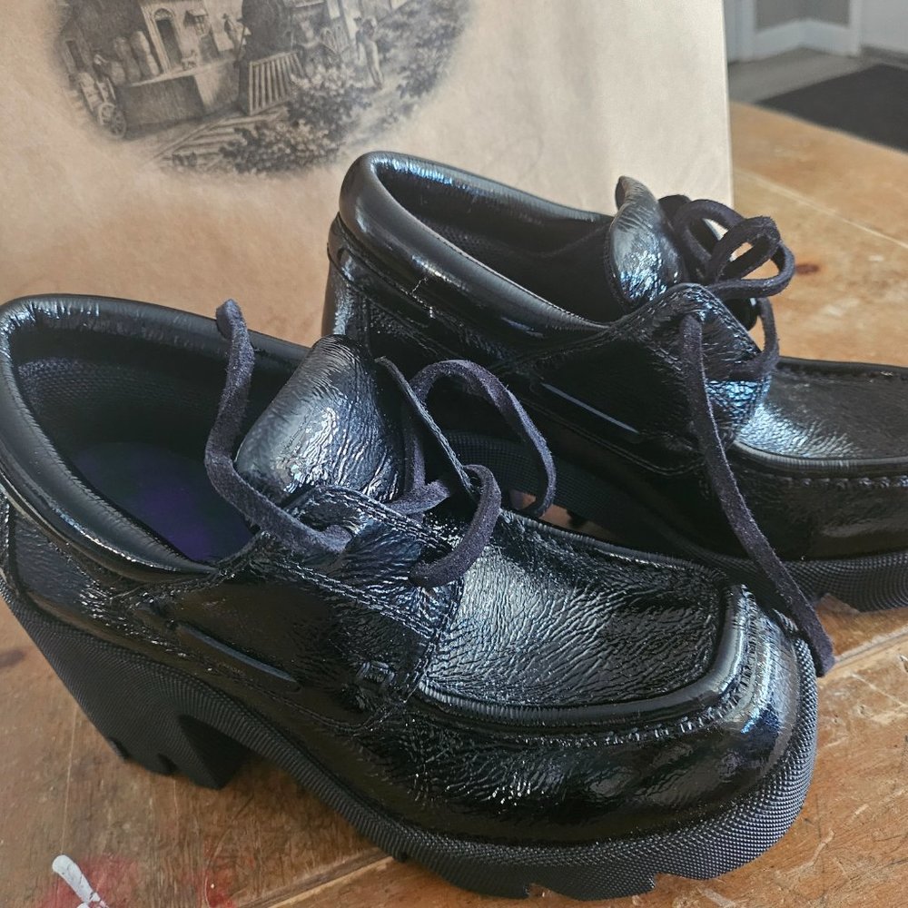 Shoes - Picture 4 of 6